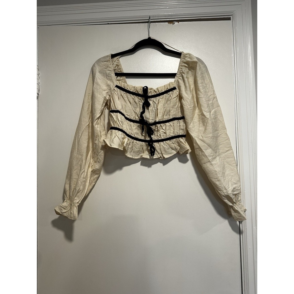 Brandy Melville Milk Maid Top. S puff sleeves, lettuce-edge ruffle Black Ribbon